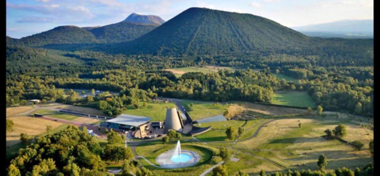 Un Havre De Paix A La Campagne Pres Vulcania La Goutelle Exterior photo